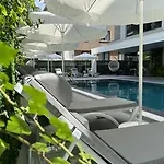 Sam Hotel *